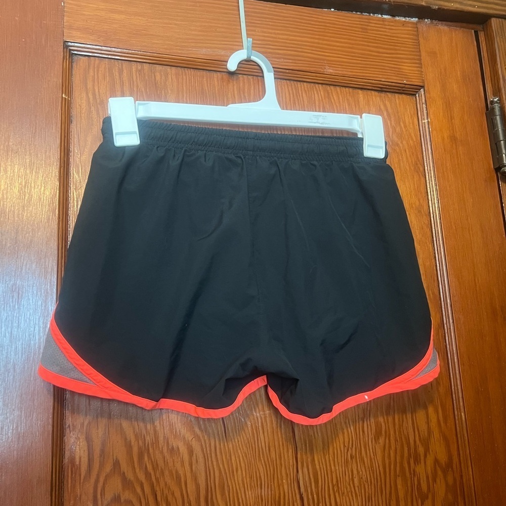 Under Armor Women’s Running Shorts Size Small Athletic Black Orange Gray - Picture 2 of 3